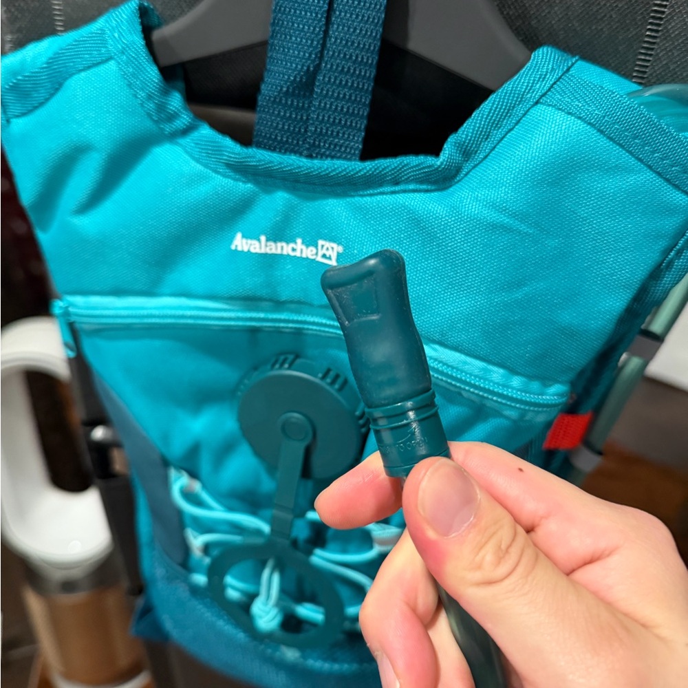 Avalanche Hydration Backpack - Picture 2 of 5
